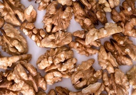 Comer nueces ayuda al cerebro y a mejorar la memoria, siempre y cuando lo hagas a esta hora del día