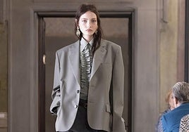 La estética más minimalista y funcional de Gucci aterriza complementada por el monograma.