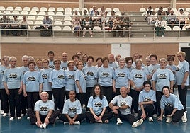 Los participantes en la exhibición de este viernes en el polideportivo de Doneztebe.
