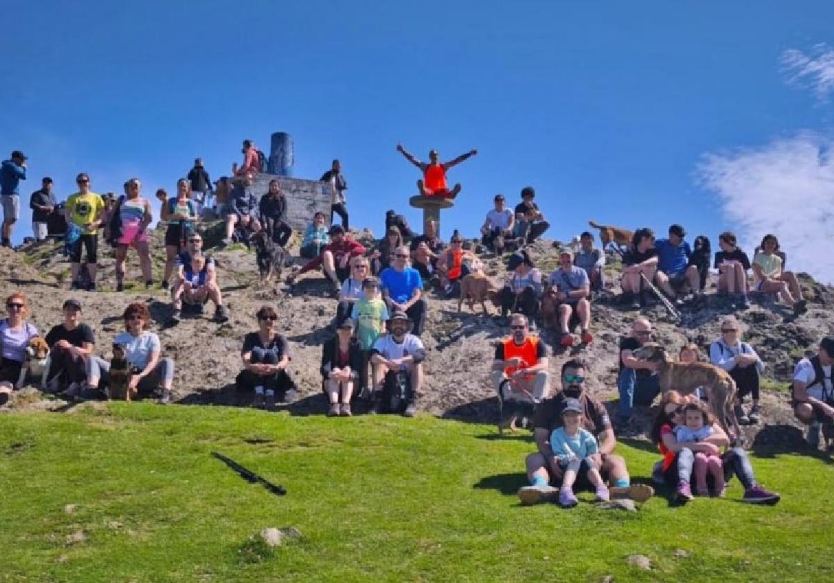 Marcan Huella recupera su marcha solidaria a la cima del monte Kalamua