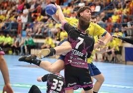 Gorka Nieto en acción el domingo pasado contra el Logroño.