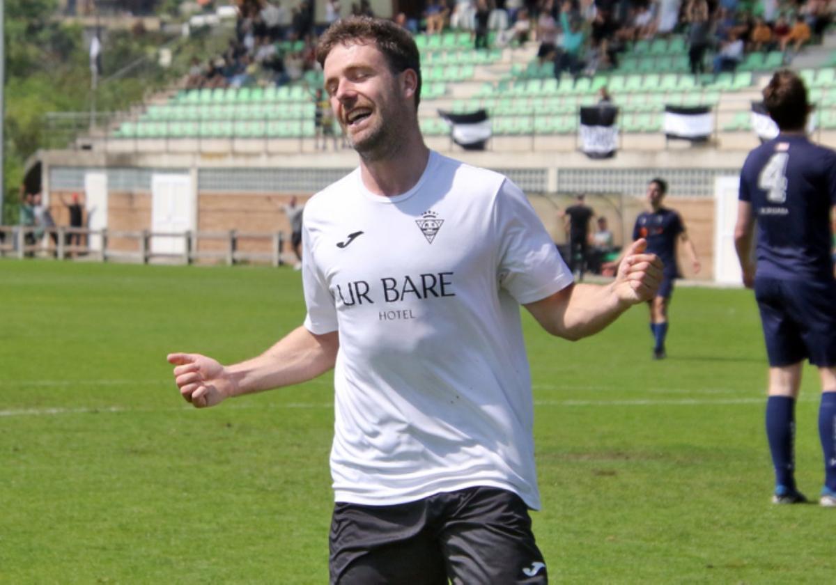 Ximon Aranguren celebra un gol en Asti.
