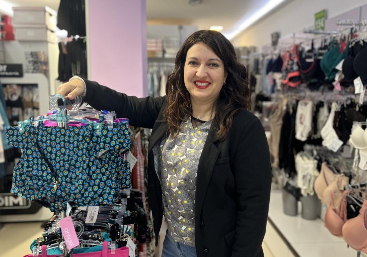 Nerea García en la lencería Eder, donde vive los últimos días de una aventura que emprendió hace once años, el 4 de abril de 2014.