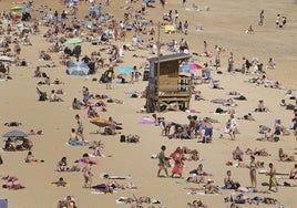 Las torretas de los socorristas ya están colocadas en las tres playas.