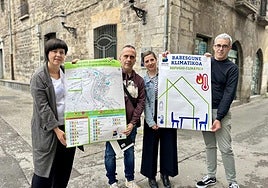 La concejal Marzan, Bardeci del centro de salud, la farmacéutica Oyarbide y el concejal Azkargorta.