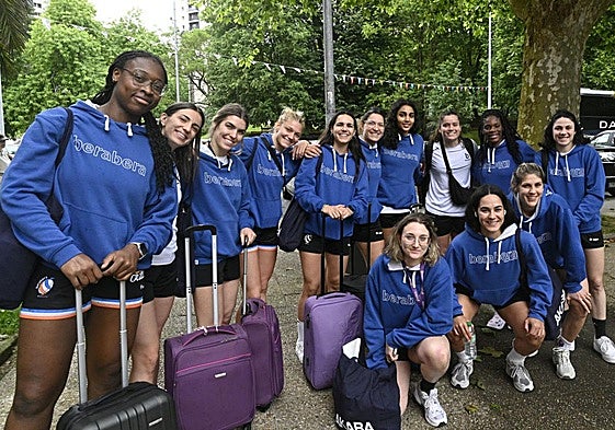 La plantilla esta tarde a su llegada a Bidebieta.