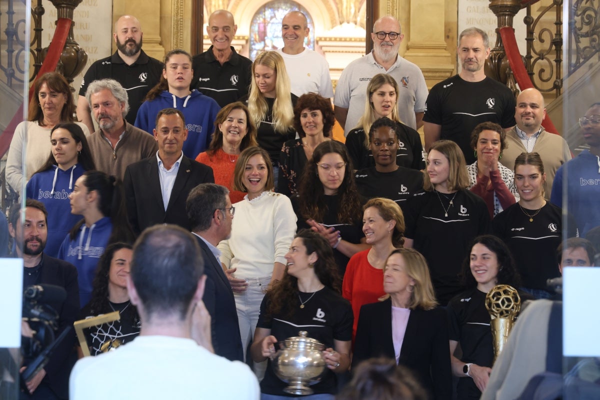Recibimiento en Donostia a las campeonas