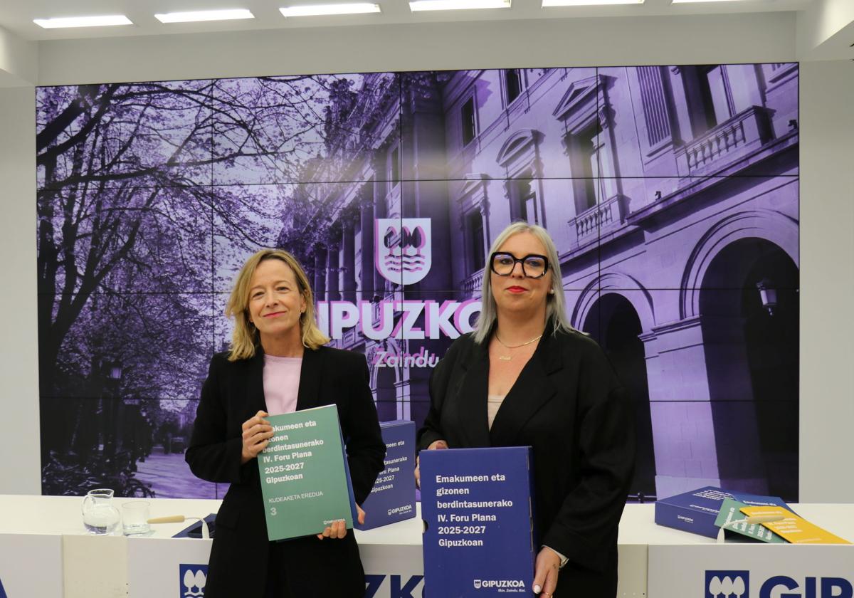 Eider Mendoza y Nerea Isasi en la presentación del IV Plan de Igualdad.