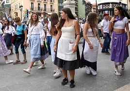 Musika, dantza eta giro ona nagusi Euskal Jai egunean