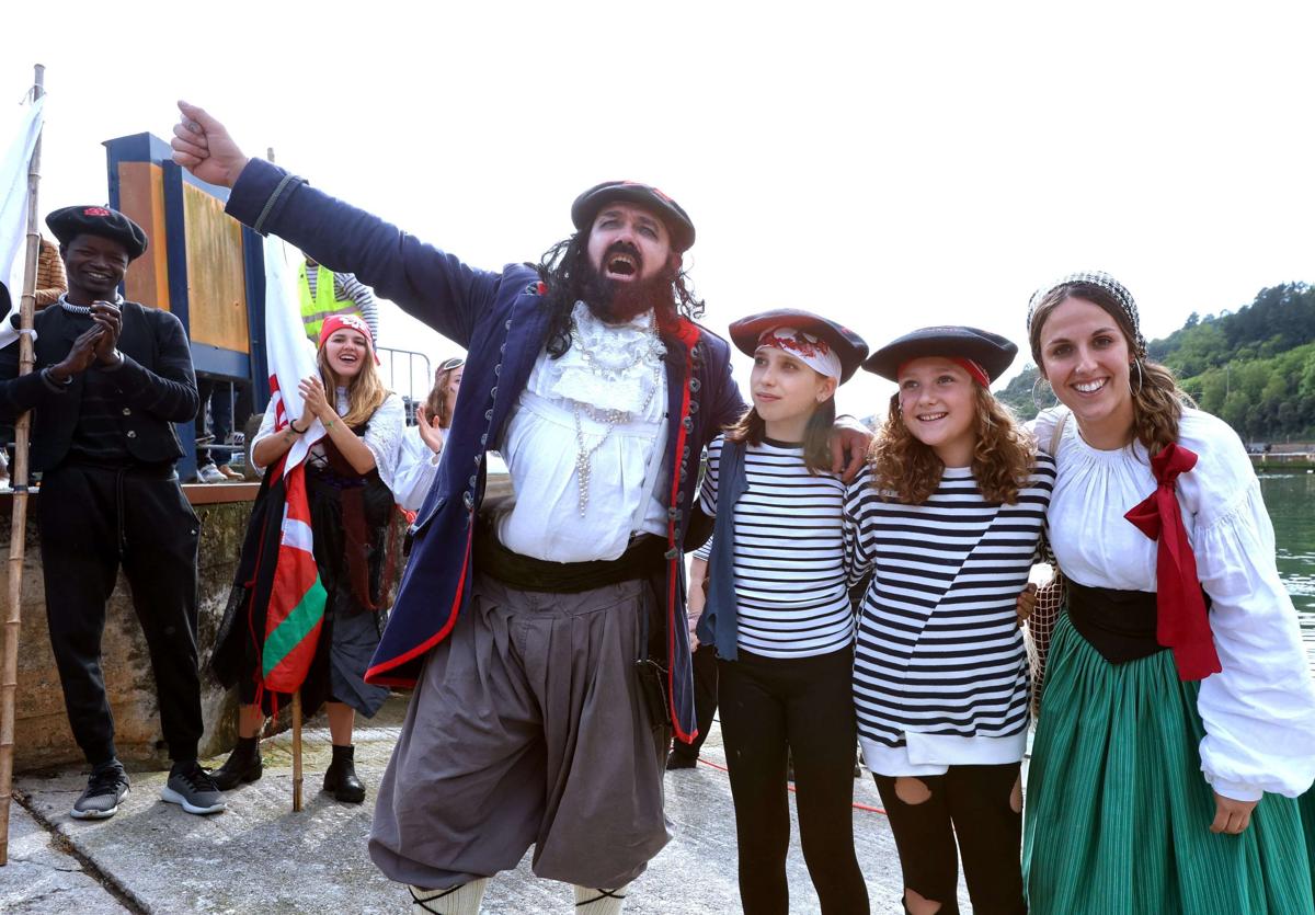 Zabarre y María Labayen recuerdan que «el mar y las calles son de todos y todas»