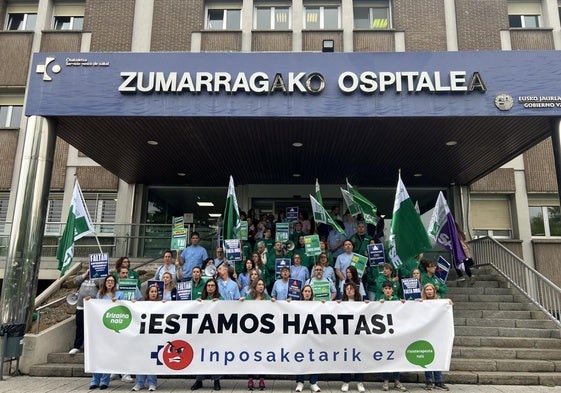 Protesta ante el Hospital de Zumarraga.
