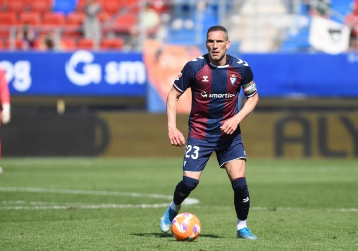 Arbilla renueva con el Eibar para jugar su décima temporada como armero