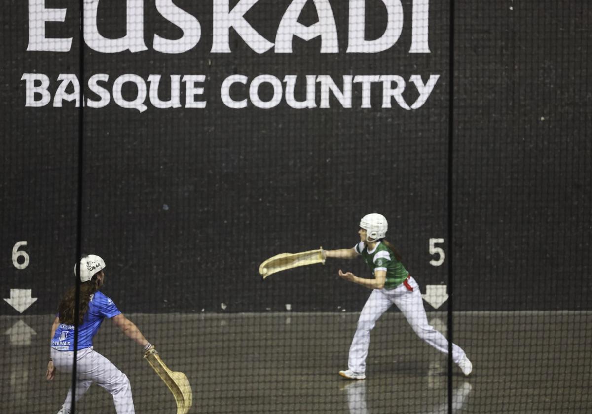 España se lleva el histórico primer duelo ante Euskadi