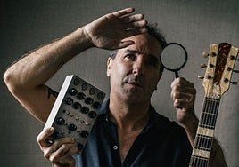 Su música bebe de influencias que van desde la tradición folclórica en euskera hasta el folk-rock.