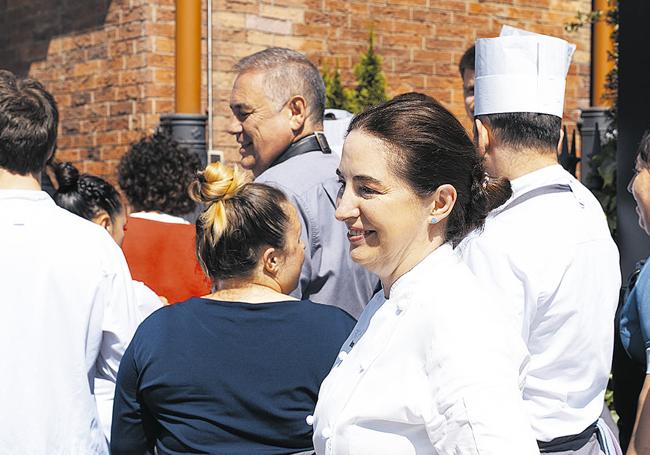 Trabajo en equipo. Sobre estas líneas, parte de la plantilla del Restaurante Arzak, un grupo de profesionales que ha sido también protagonista del éxito cosechado a lo largo de todos estos años.
