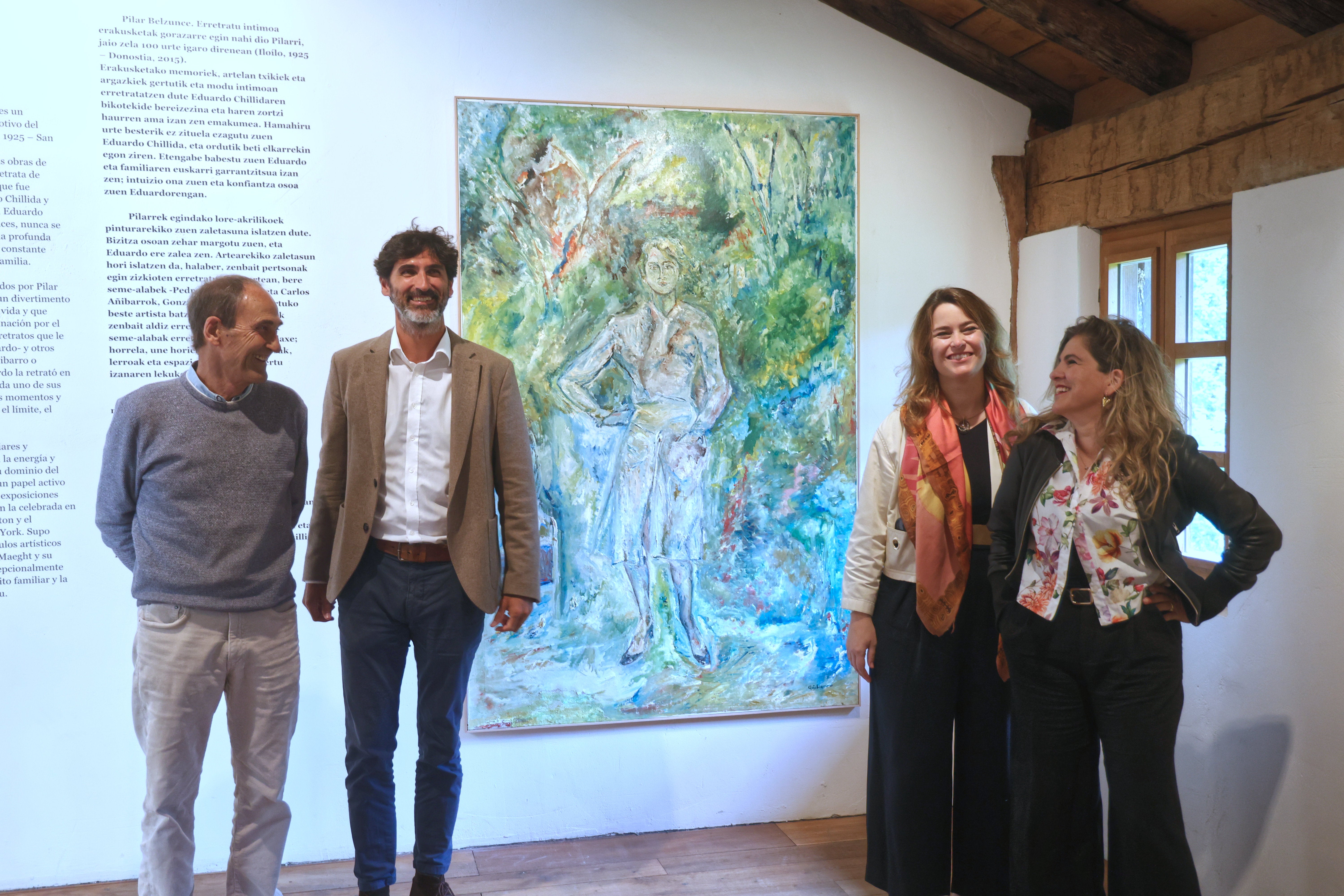 Imagen secundaria 1 - Uno de los cuadros pintados por Pilar, Pedro y Mikel Chillida, Massagué y Solana en la presentación. Debajo, Chillida y Belzunce .
