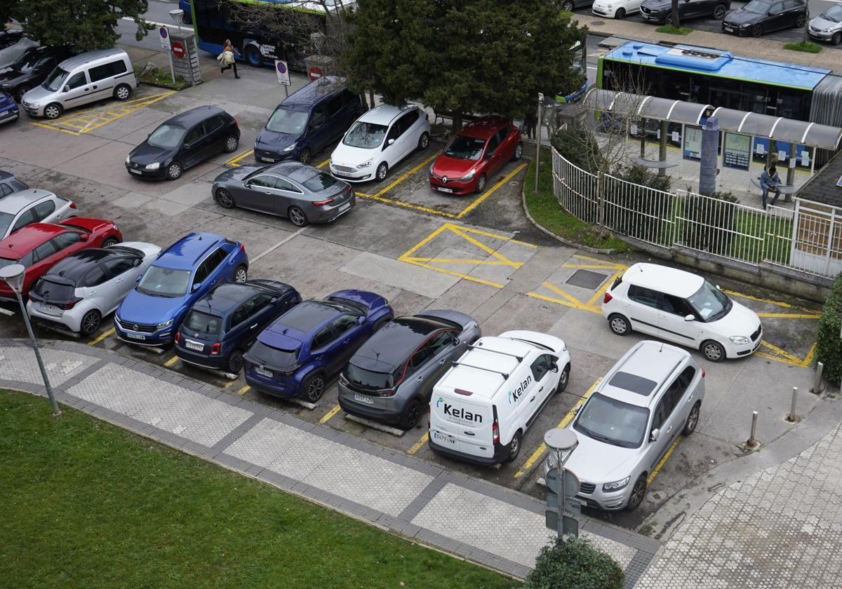 Trabajadores del Hospital Donostia reúnen 2.500 firmas para pedir un parking gratuito