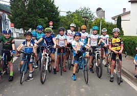 Grupo de participantes en la pasada edición de la cronoescalada a Irala.