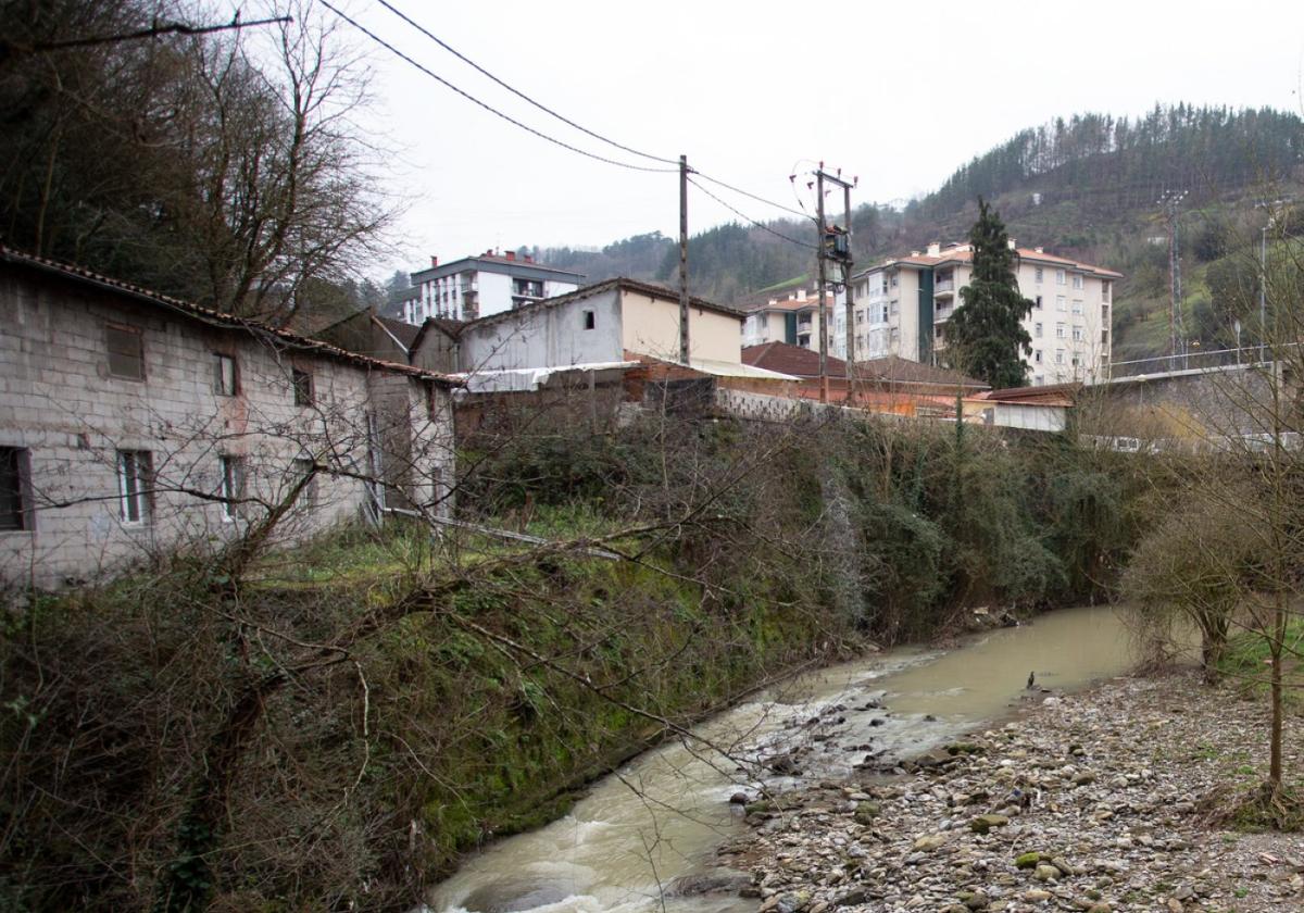 Los márgenes del río es una de las prioridades de mejora que recogía el Plan Especial.