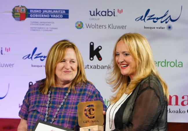 Droguería Aliana. Alicia y Ana, propietarias del establecimiento desde 2020, ganadoras del Premio Berriz Enpresa.