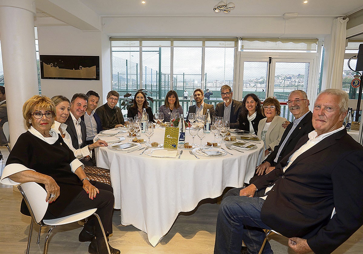La mesa presidencial estuvo compuesta por Maite Sabadell, Oneka Arregui, Martín Berasategui, Luis Miguel García, Manu Lamosa, Elena Arzak, Amaia Barredo, Iñigo Martín, Eneko Goia, Leire Caridad, Ada Pinter, Pedro Subijana y Tristán Montenegro