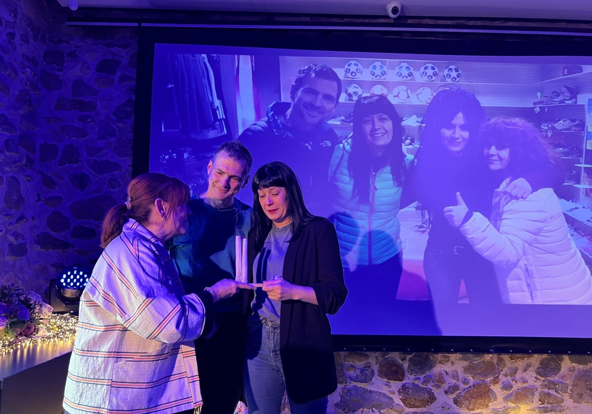 Emociones a flor de piel en el homenaje a los comerciantes de Bi-Tartean