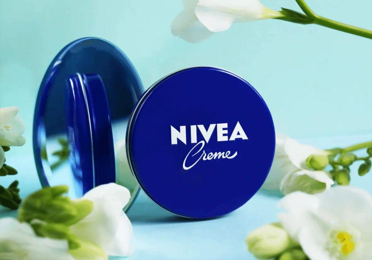 Seis combinaciones para llevar la crema Nivea de lata azul a un nivel superior de cuidado de la piel