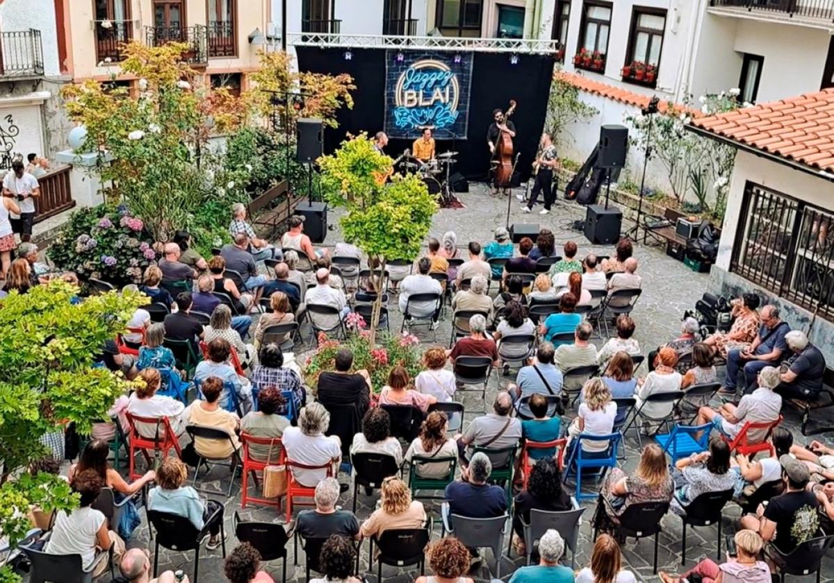 Jazzez Blai jaialdia da zikloaren baitan antolatutako ekitaldietako bat.