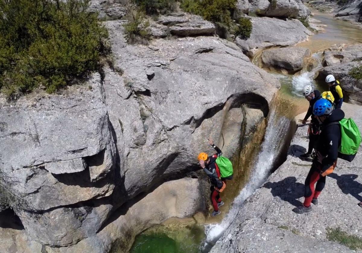 Arrastaka organiza una salida de descenso de barrancos