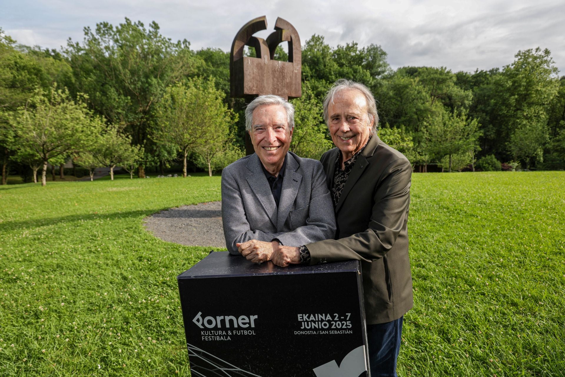Encuentro de Serrat y Gabilondo en Chillida Leku