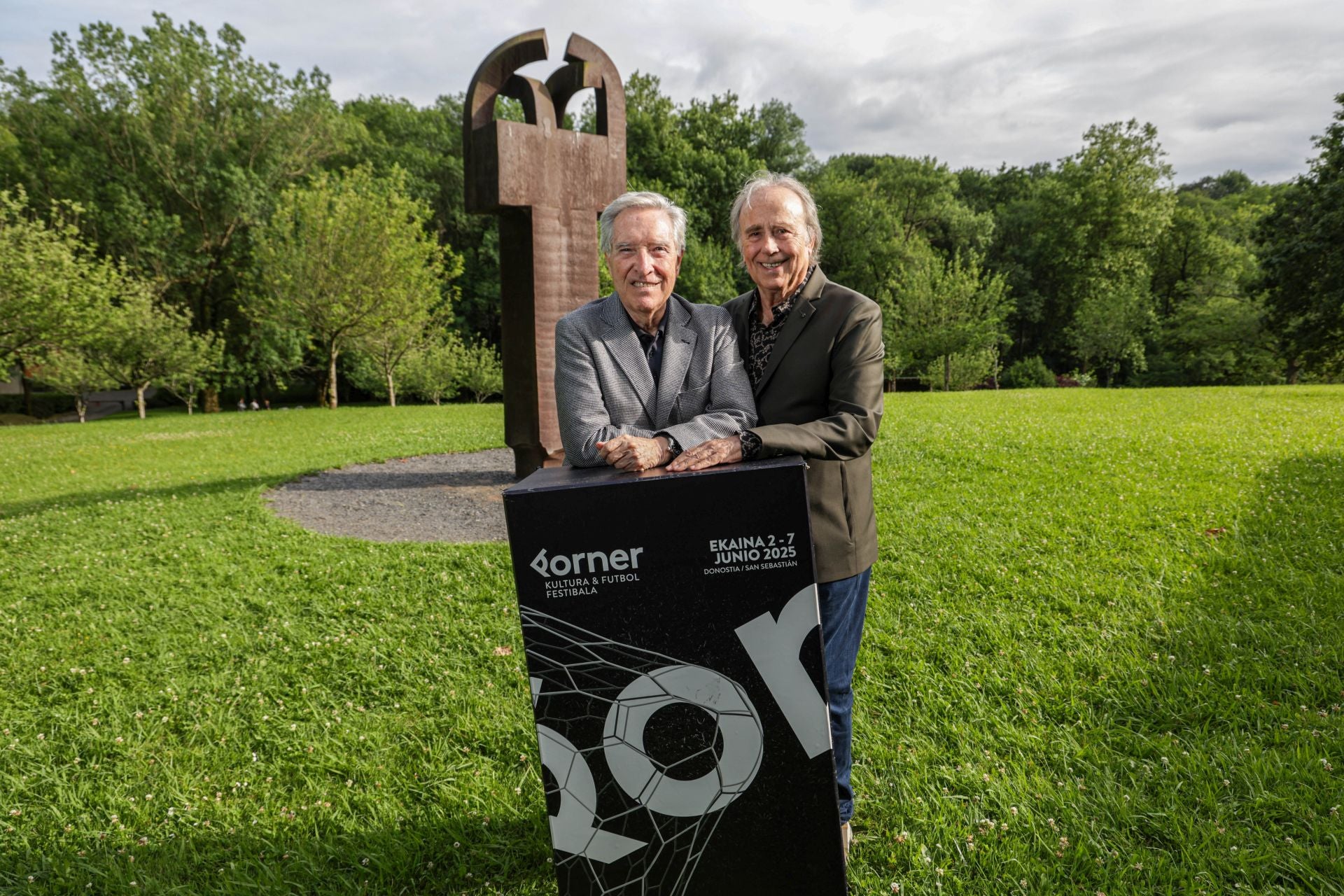 Encuentro de Serrat y Gabilondo en Chillida Leku