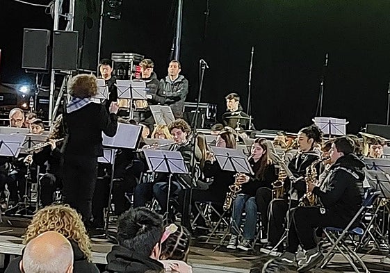 Danbolin Eskolako musika zein dantza ikasleen saioak izango dira.