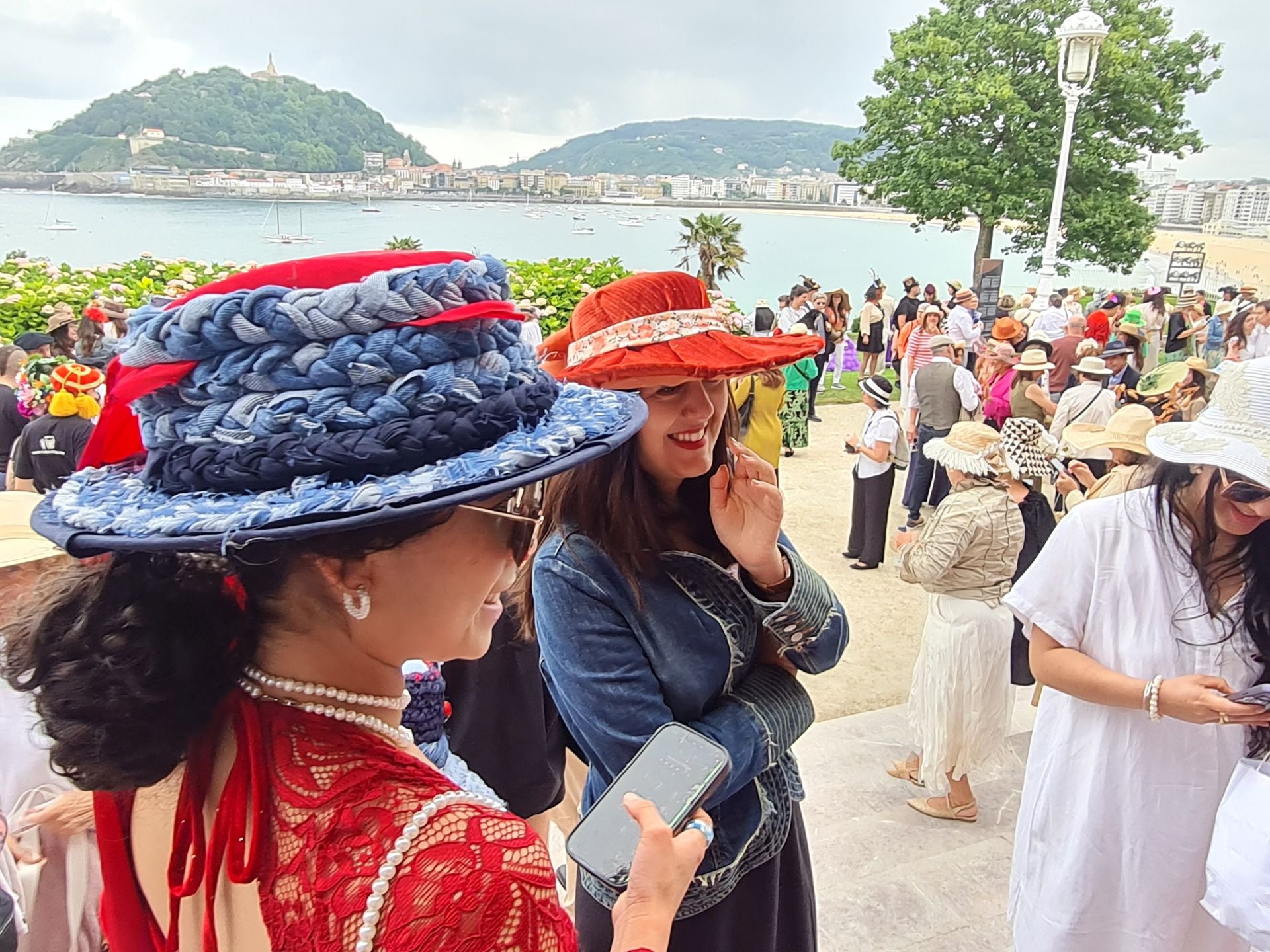 Tercera edición del Paseo con sombrero por Donostia