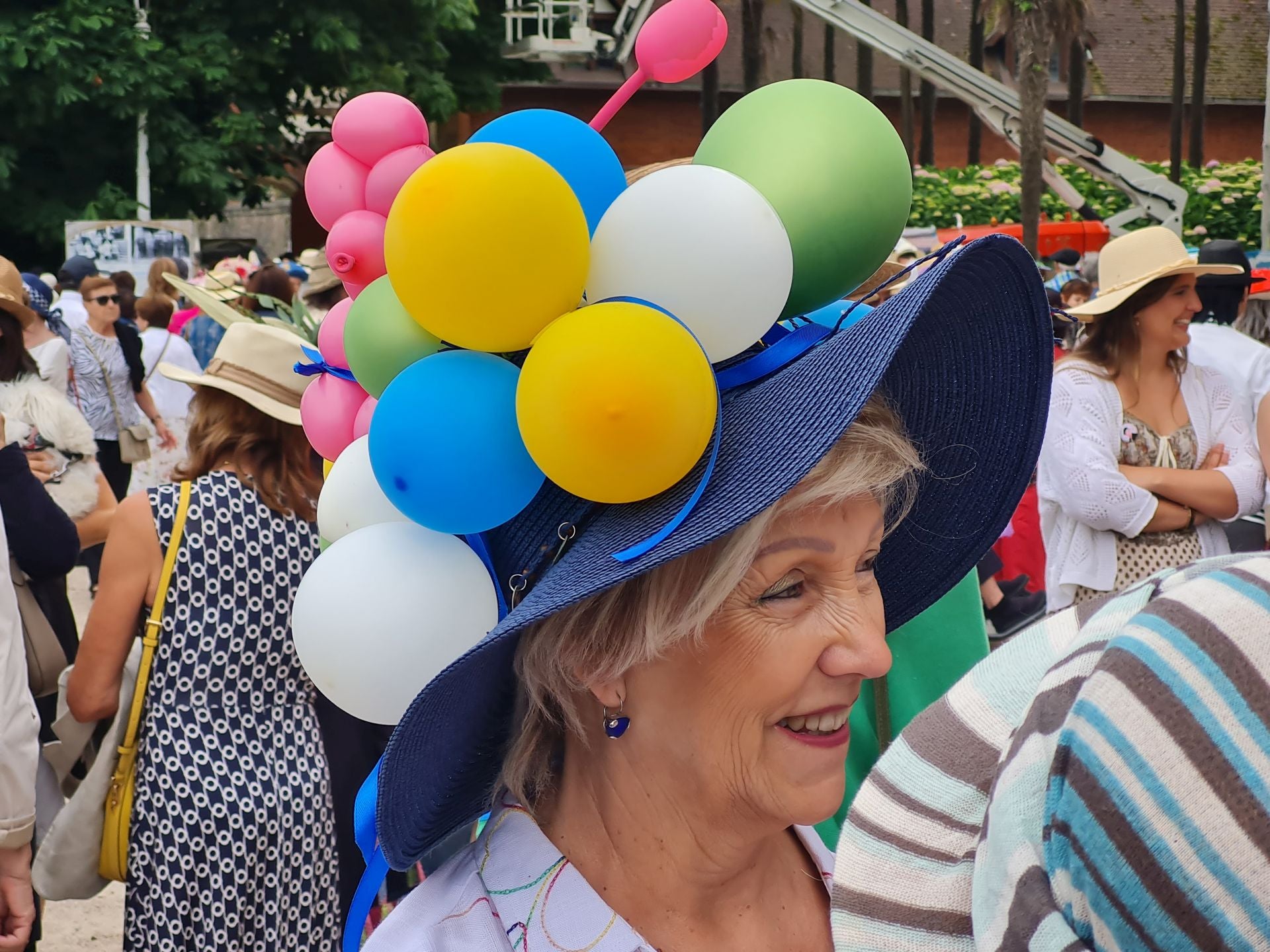 Tercera edición del Paseo con sombrero por Donostia