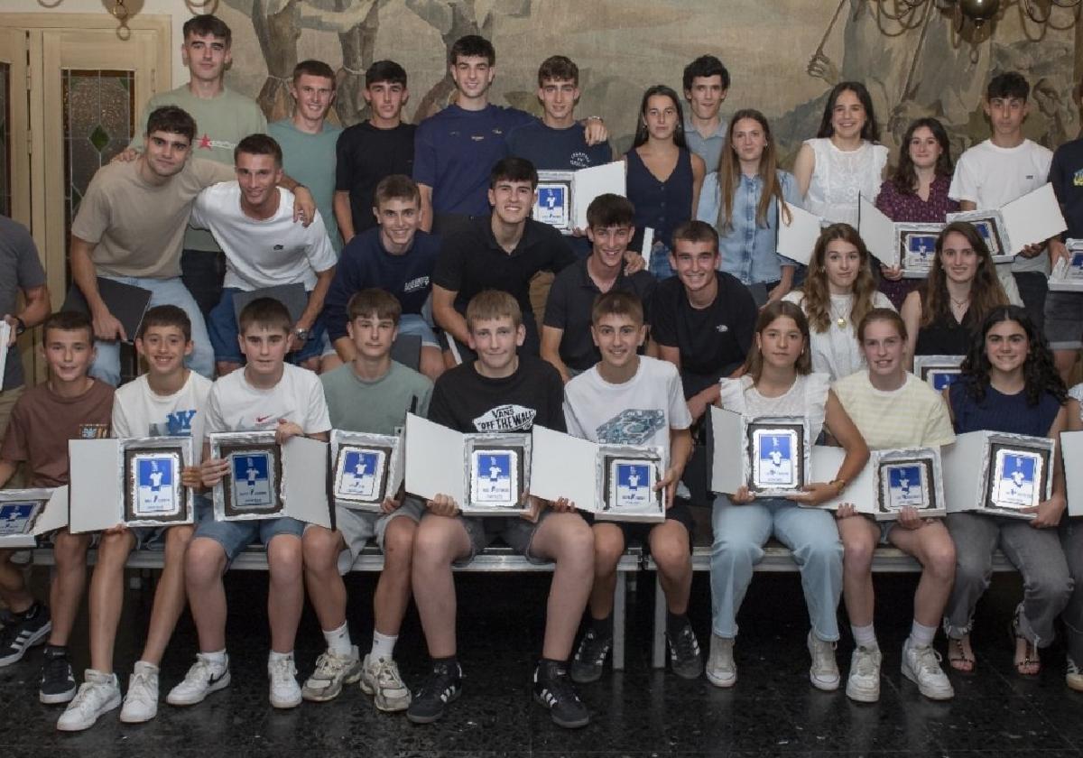 El Lagun Onak despide la temporada con la tradicional comida y reparto de premios