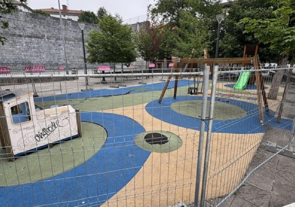 Zaldibar y Biteri tendrán suelo de goma en sus parques esta semana