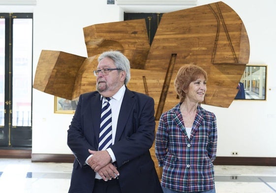 Manuel Lezertua e Inés Ibañez de Maeztu, este martes en el Parlamento Vacso.