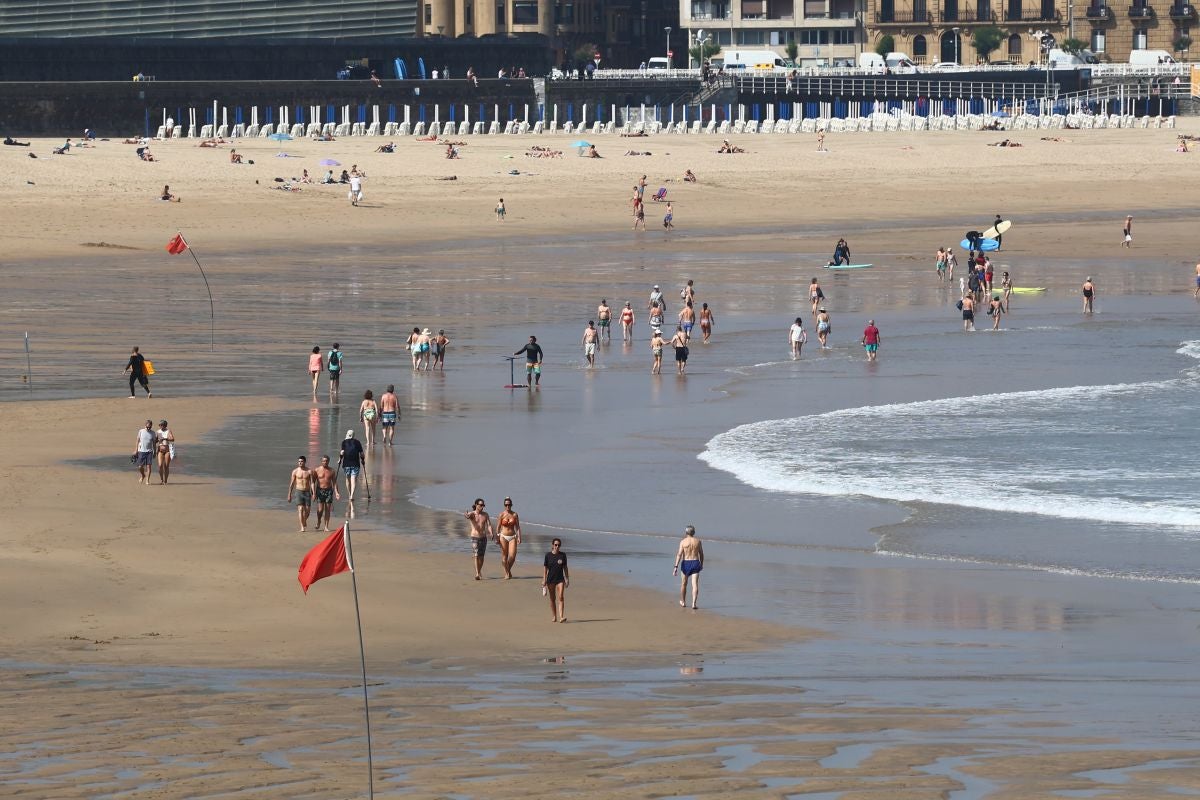 El calor aprieta en Gipuzkoa y llena las playas