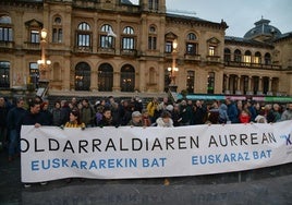 Manifestación en Donostia para denunciar la «ofensiva judicial» contra el euskera.