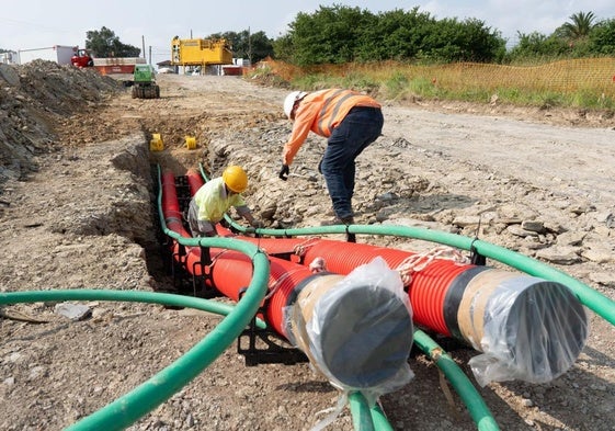 Obras del tramo terrestre de 13 kilómetros que discurre entre Gatika y Lemoin