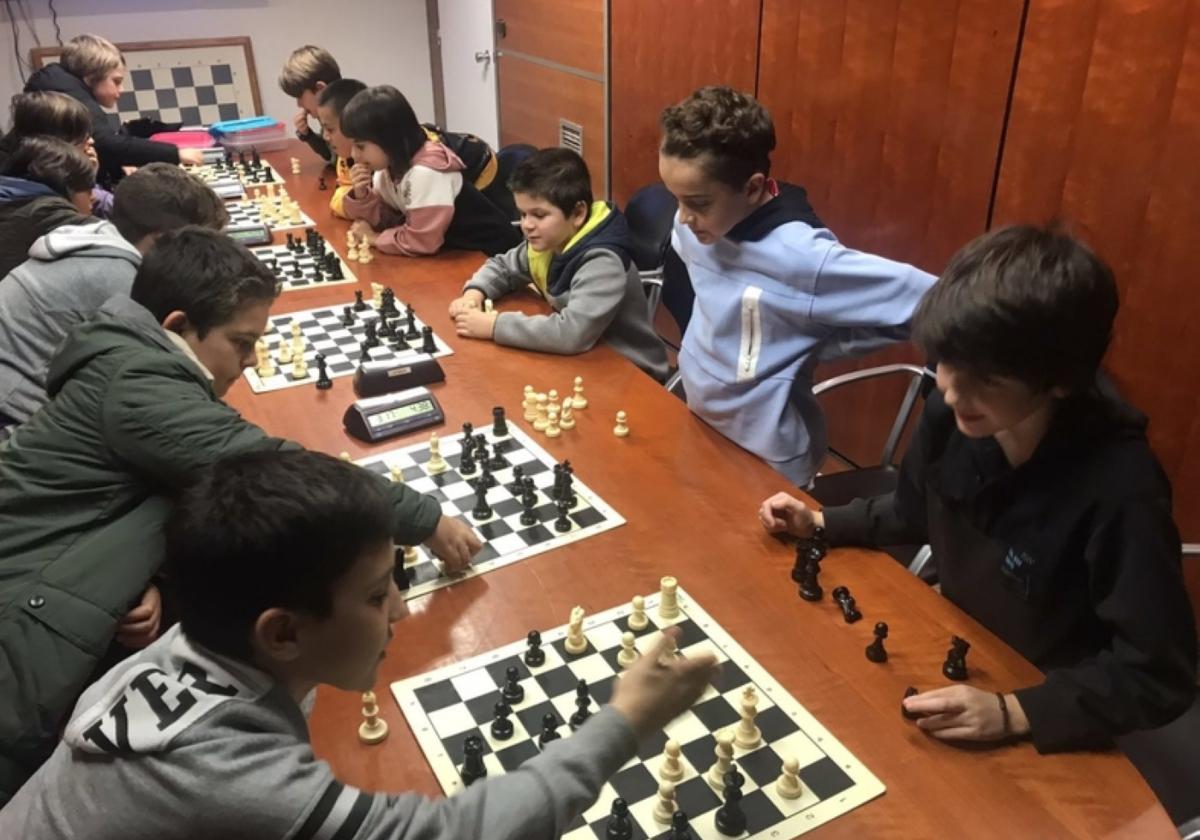 Nueve ajedrecistas locales brillaron en Azkoitia.