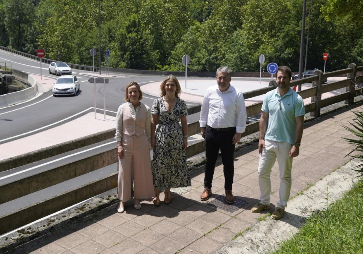 Visita institucional a la rotonda de Antzizar