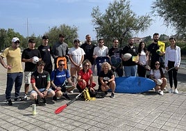 Representantes de clubes de la ciudad, en las instalaciones de Santiagotarrak junto con Borja Olazabal.
