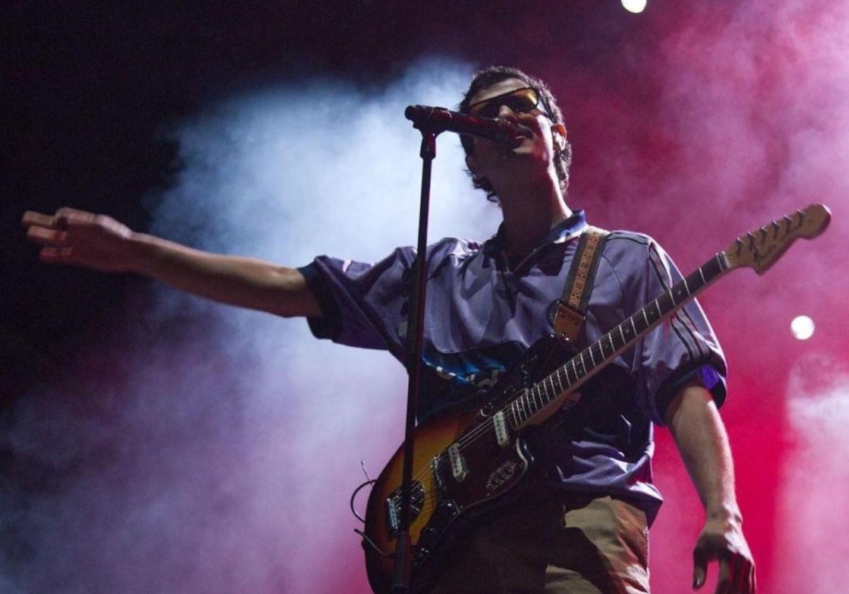 El cantante de Bulego, Tomas Lizarazu, estará mañana en Elgoibar.