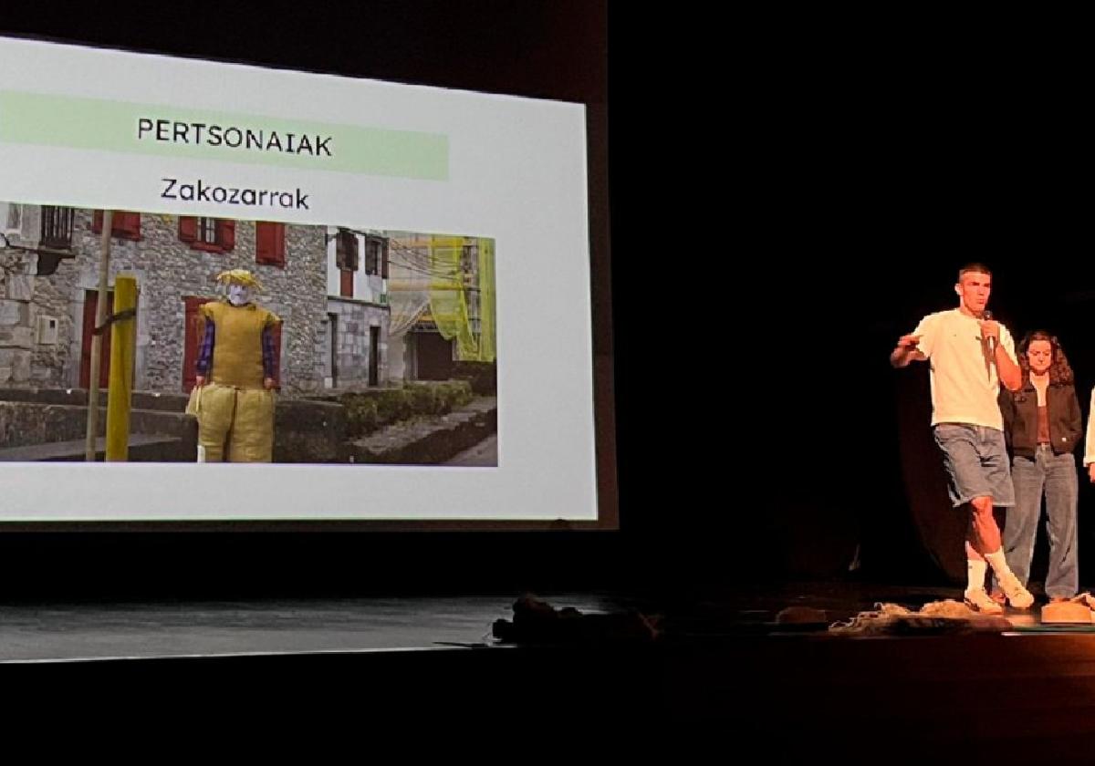 La presentación tuvo lugar en la Casa de Cultura Harriondoa de Lesaka.
