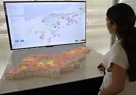 La maqueta digital, construida con piezas de Lego, completa el mapa de Gipuzkoa y los colores muestran los tiempos de recorrido desde cada punto del territorio a un servicio en concreto.