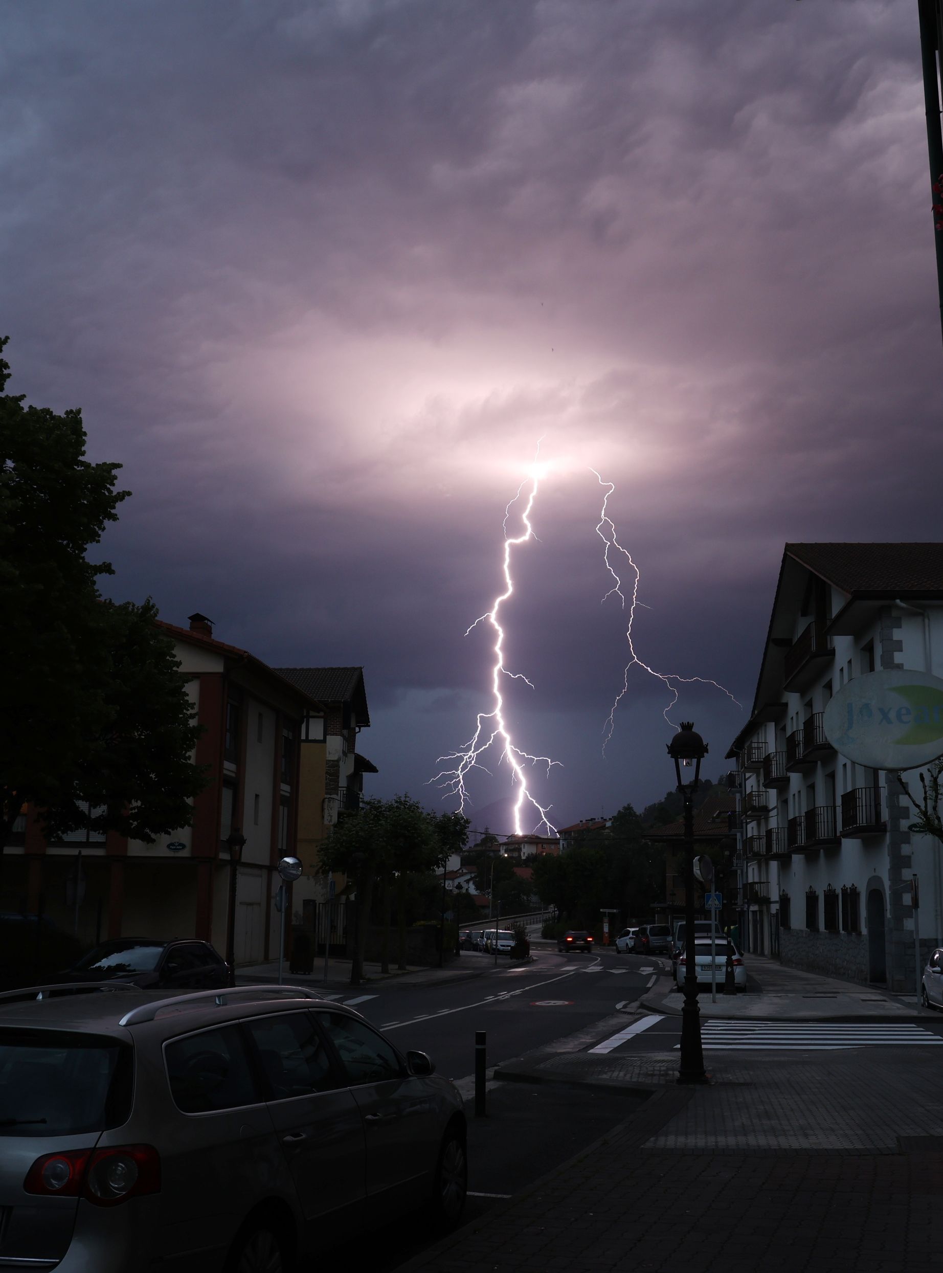 Tornenta eléctrica en Irura, anoche. 