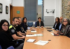 La mesa se reunió la semana pasada.