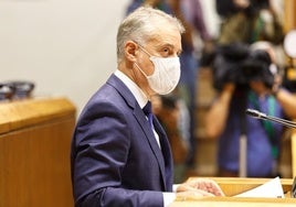 Iñigo Ukullu, en uno de los plenos parlamentarios en su etapa de lehendakari durante la pandemia.