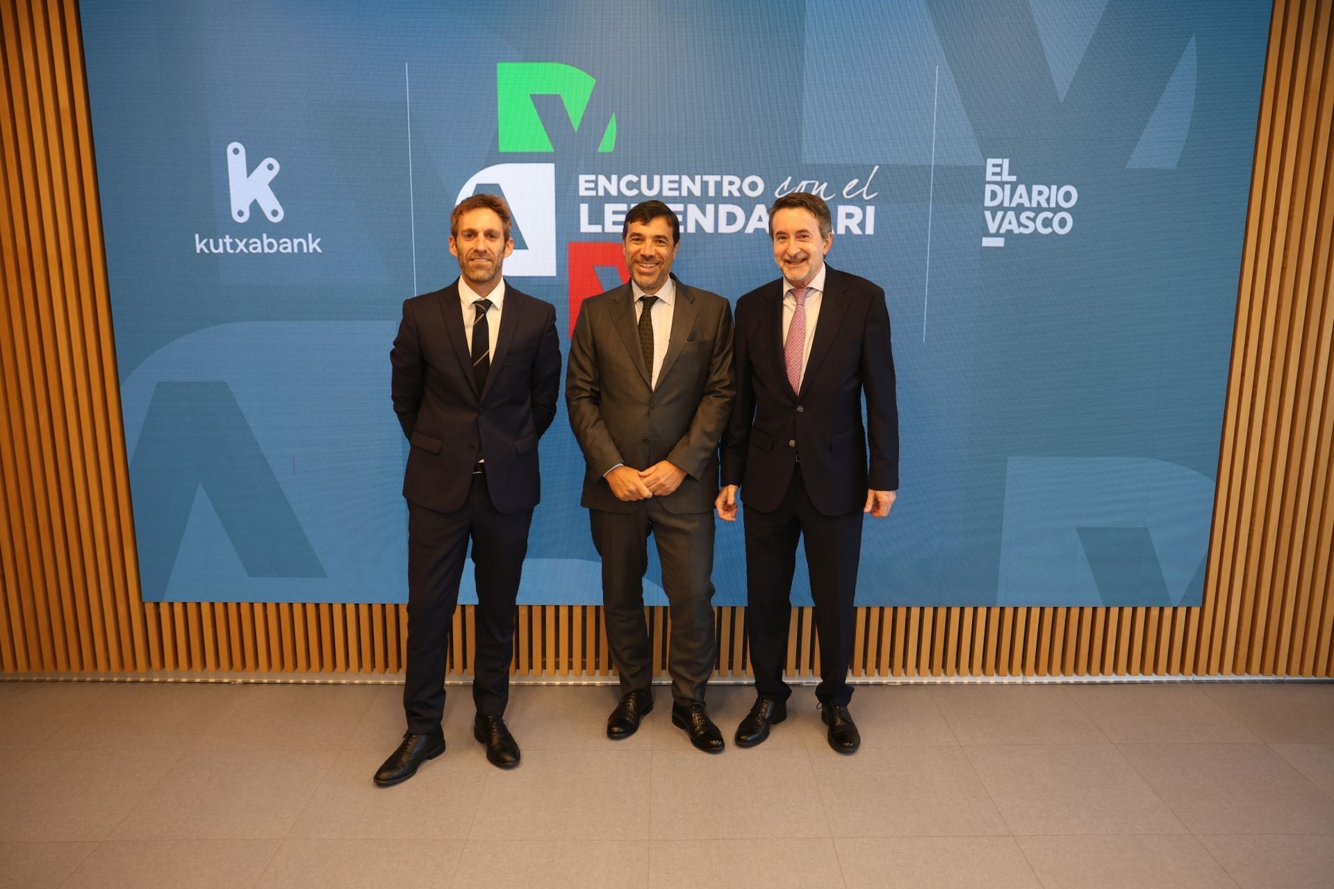 Iñigo Martín (director general de El Diario Vasco), Antón Arriola (presidente de Kutxabank) y Josu Jon Imaz (consejero delegado de Repsol).
